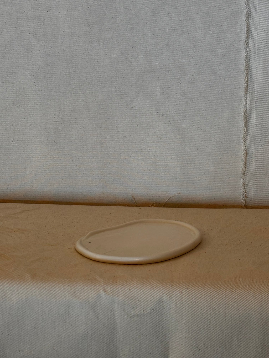 Silk cup plate (small cracks)