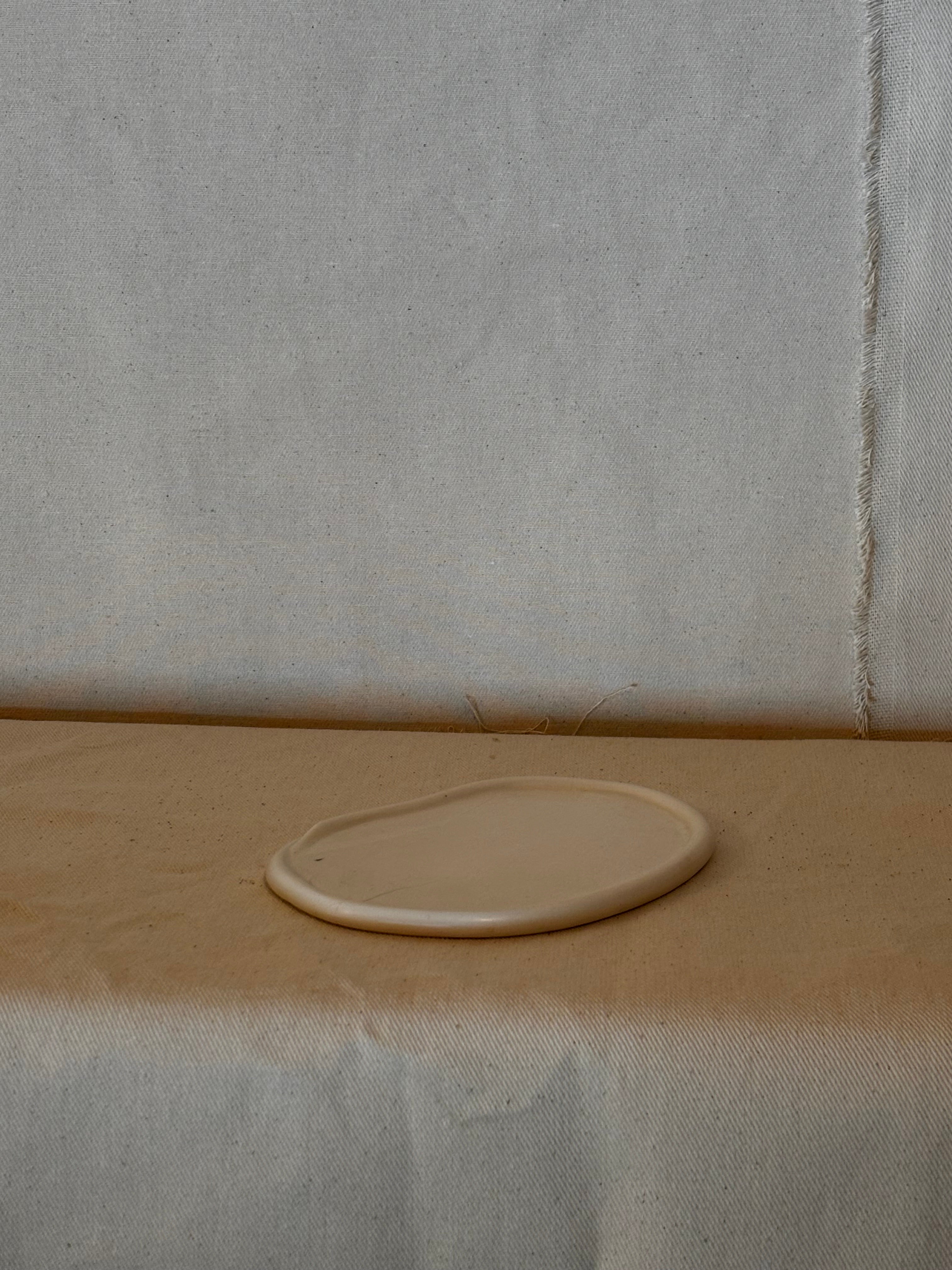 Silk cup plate (small cracks)