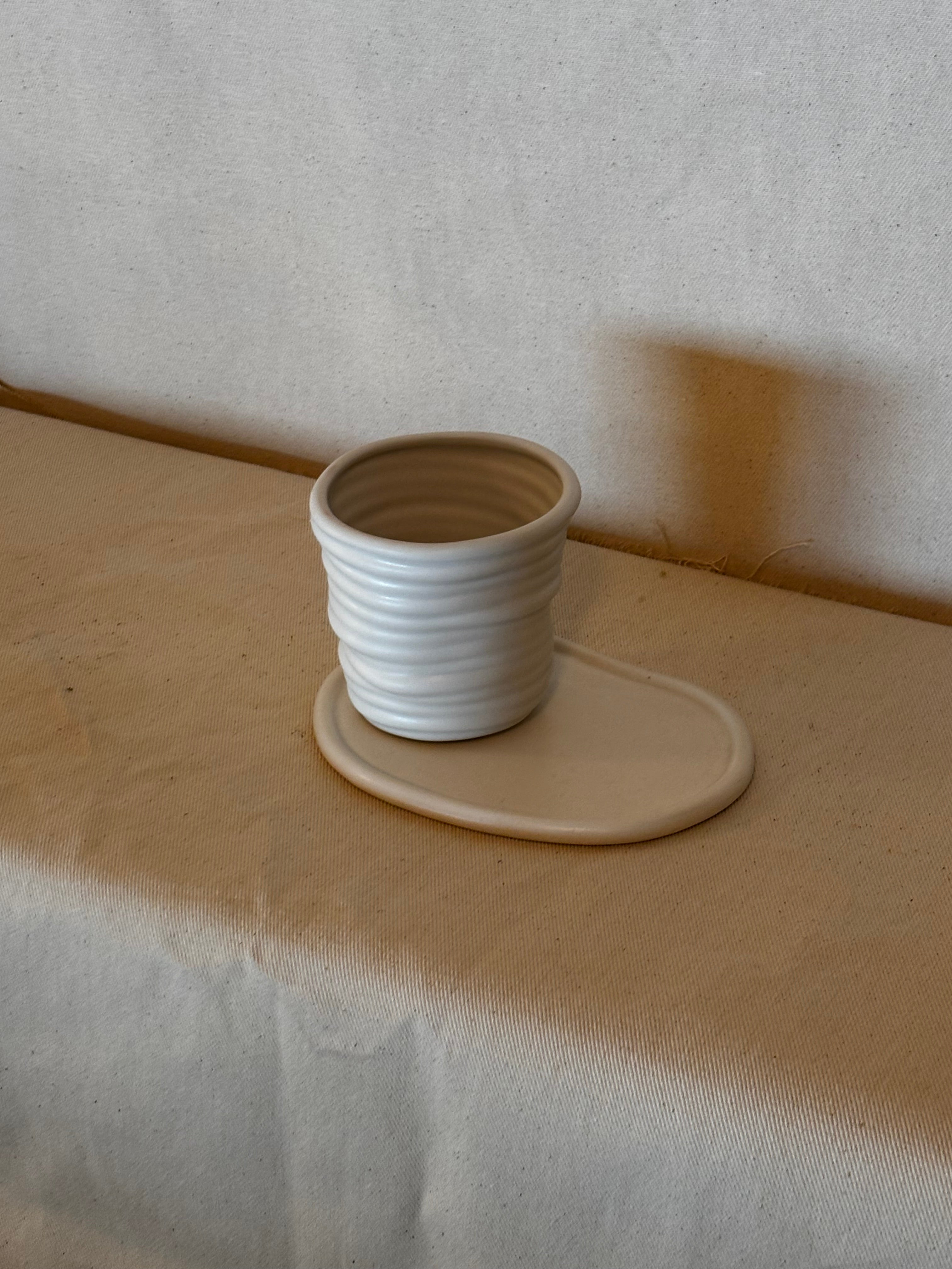 Silk cup plate (small cracks)