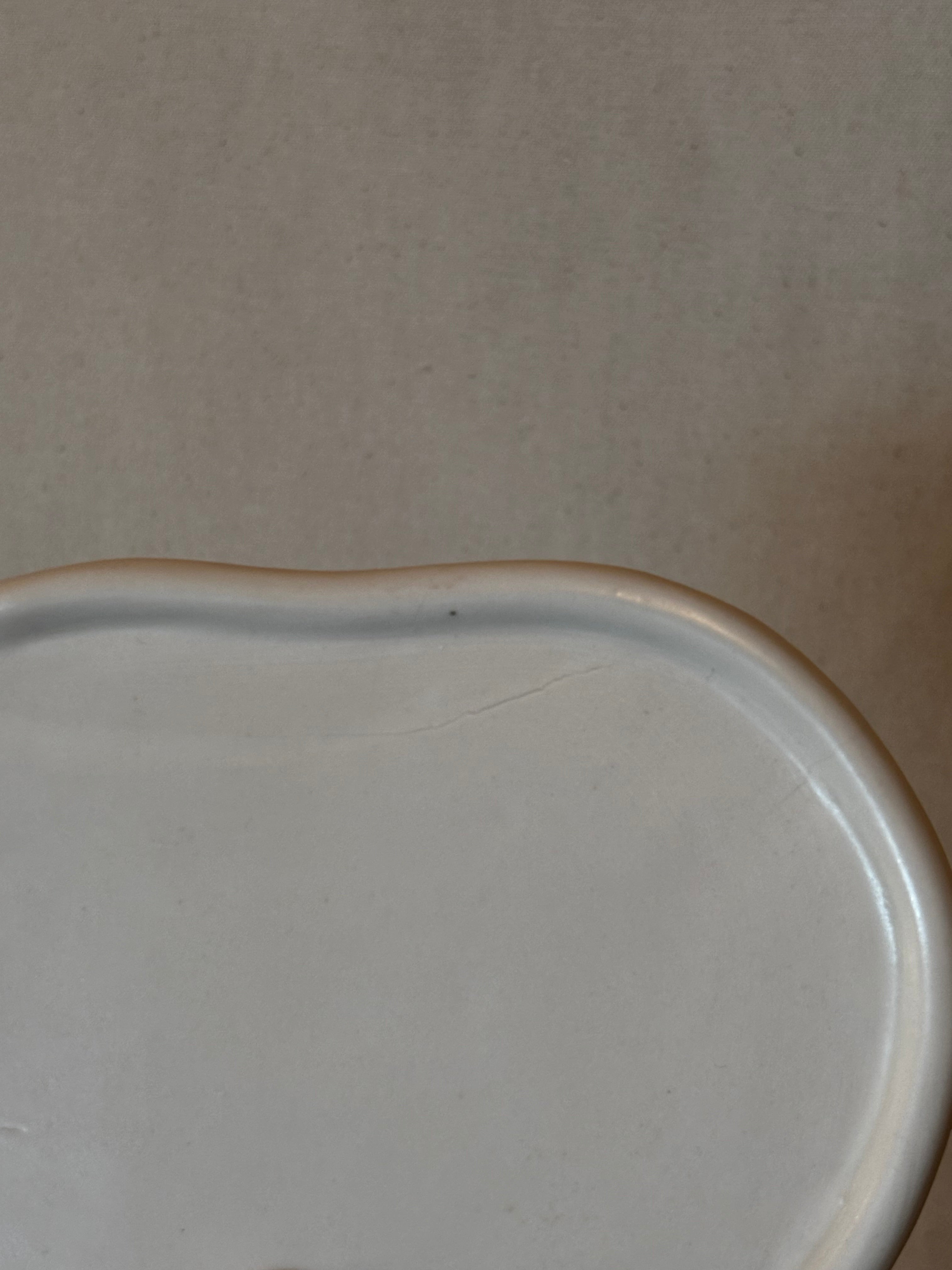 Silk cup plate (small cracks)